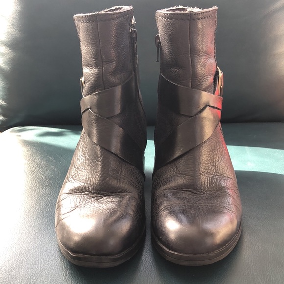 Clark’s 3” Heel Bootie With Straps & Buckle Size 9 - Picture 6 of 12